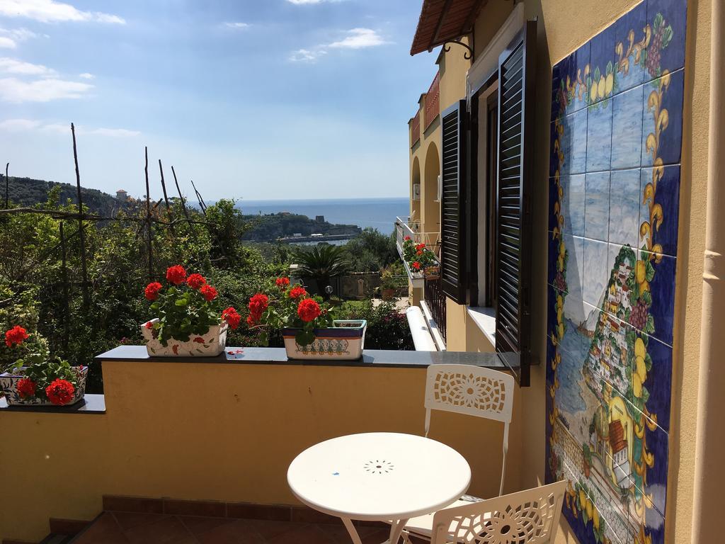 Faraglioni Di Sorrento Guesthouse Bagian luar foto