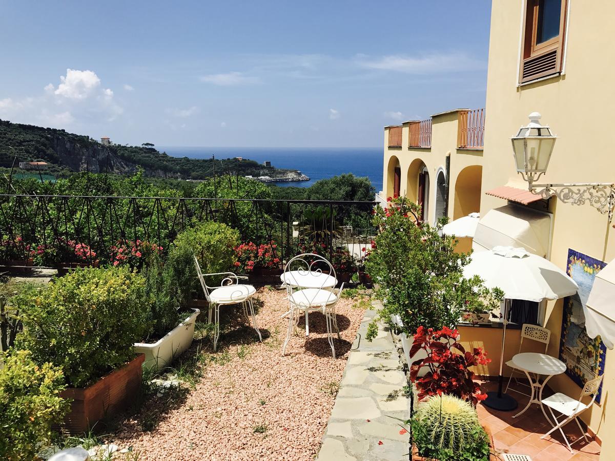 Faraglioni Di Sorrento Guesthouse Bagian luar foto